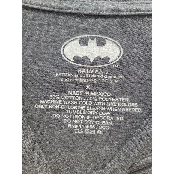 Batman Brand T-Shirt. Men's XL. RN# 115665/SCC. Pre-Owned Very Good Condition - Picture 4 of 5